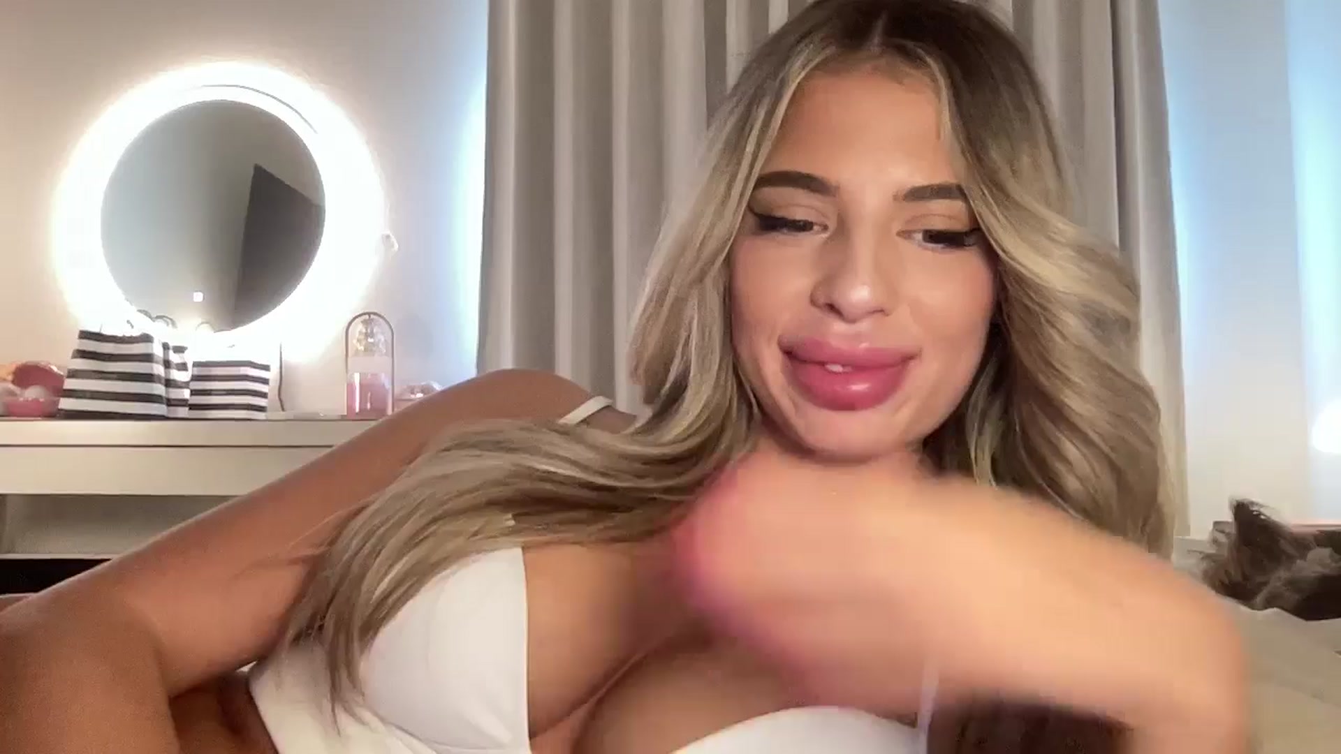 aryaaxo video thumbnail