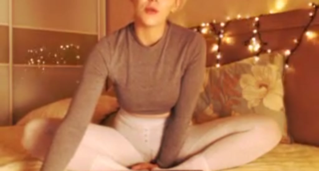 NellyBee video thumbnail