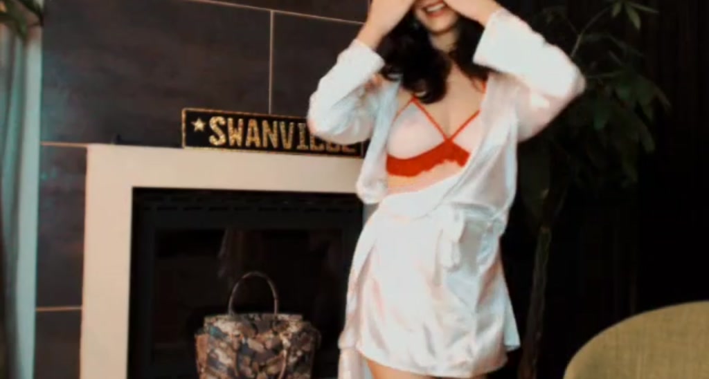 SwannaBelle video thumbnail