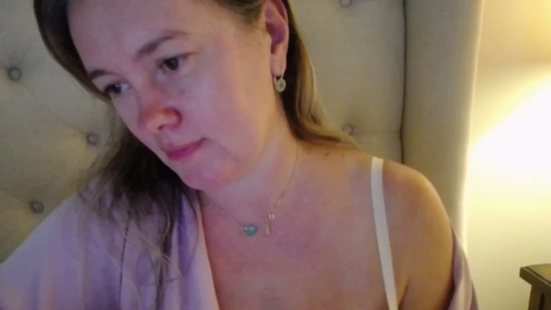 J0llye video thumbnail