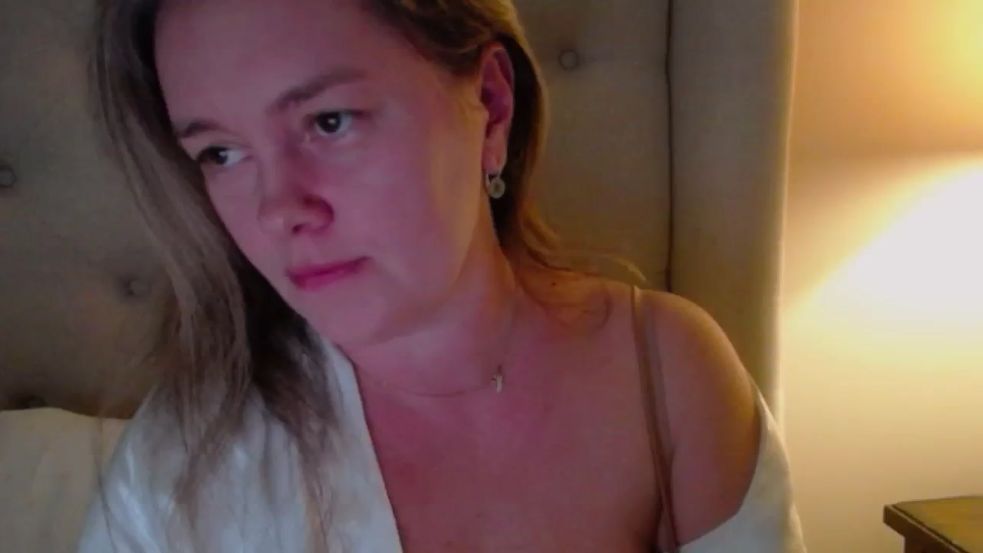 J0llye video thumbnail