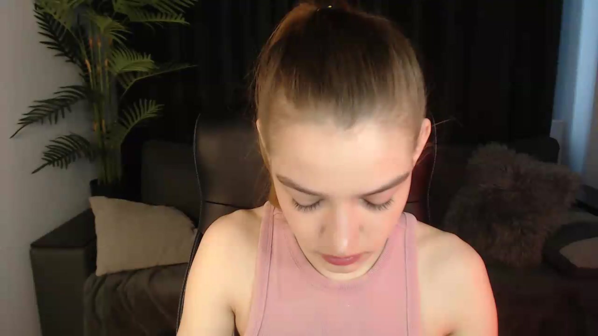LaraMinx video thumbnail