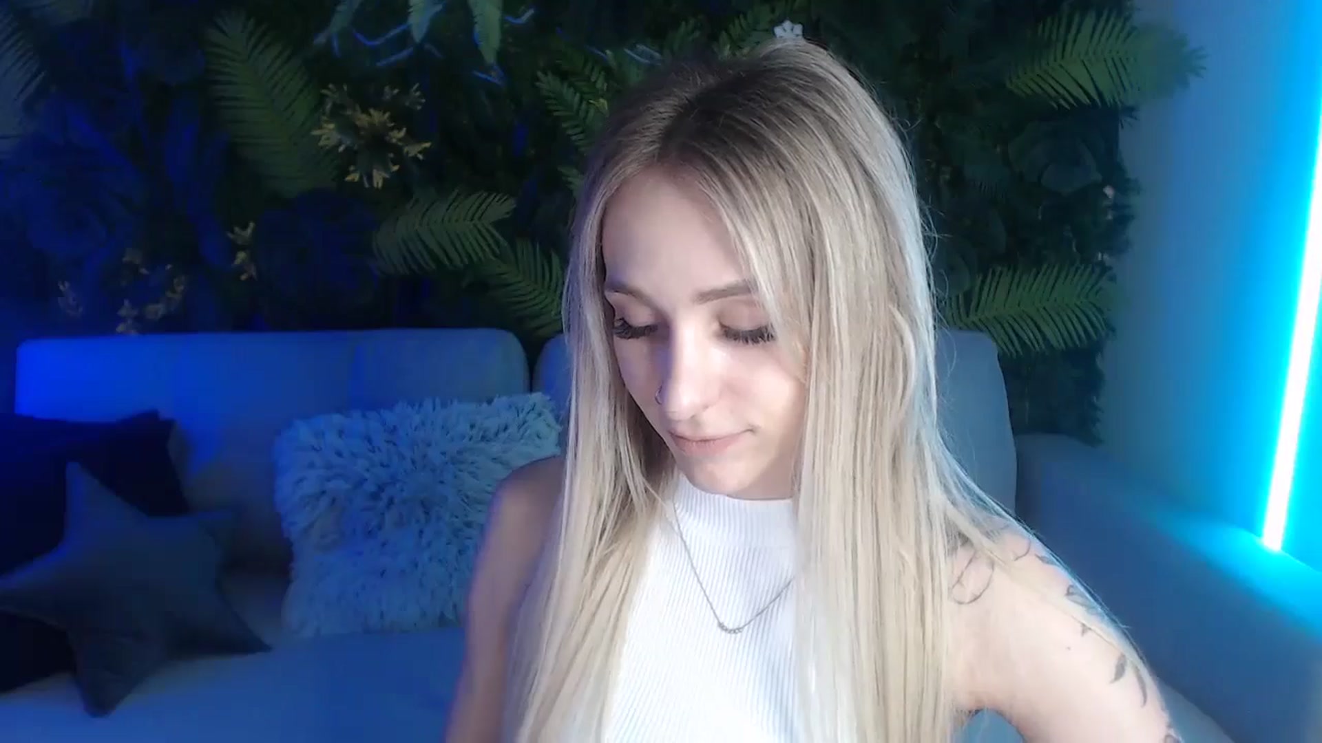 Horny_Blond video thumbnail