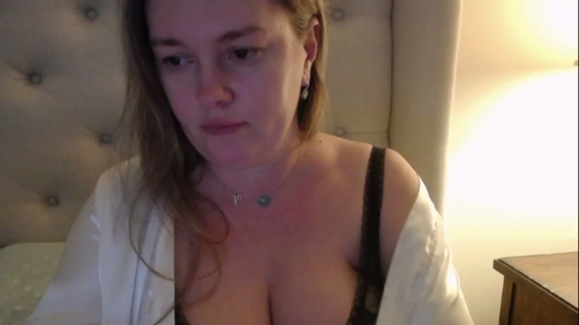 J0llye video thumbnail