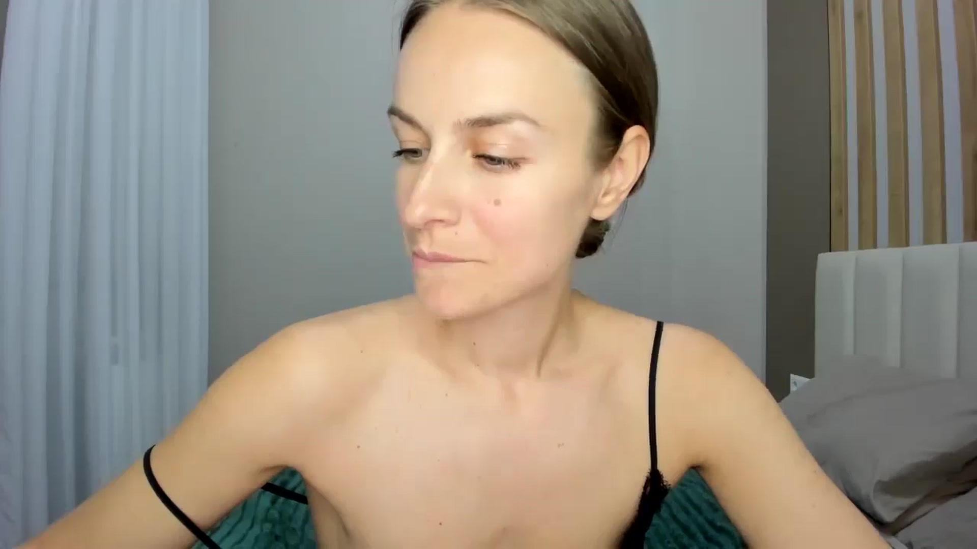 regular_girl video thumbnail
