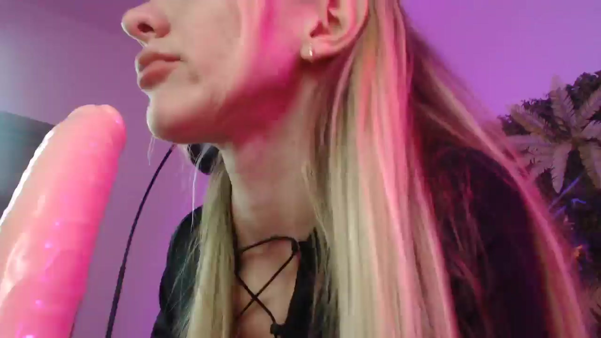 Horny_Blond video thumbnail
