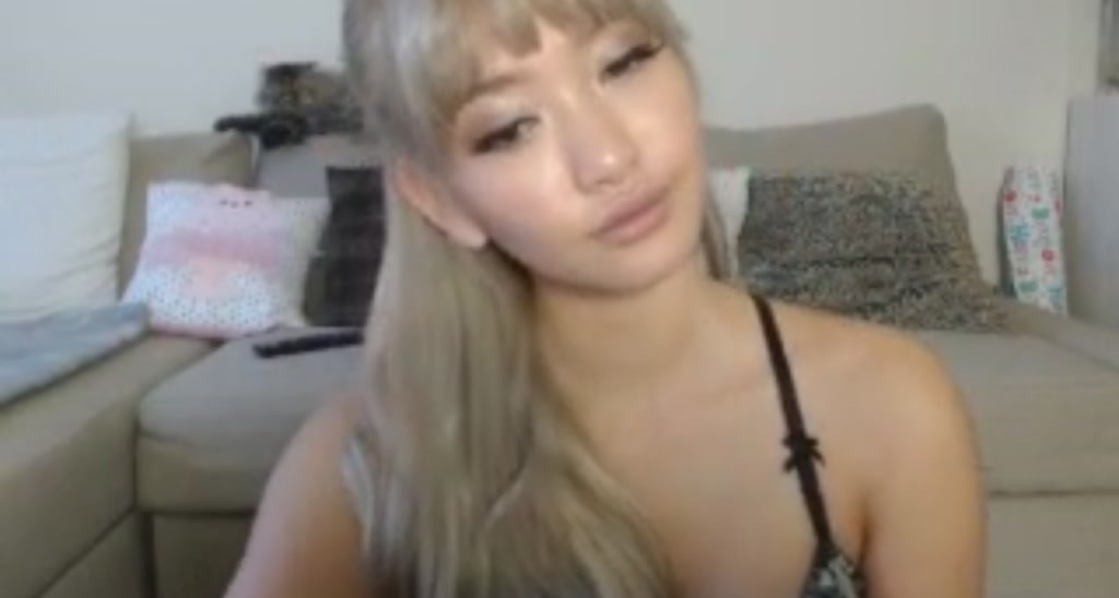 MissReinaT video thumbnail