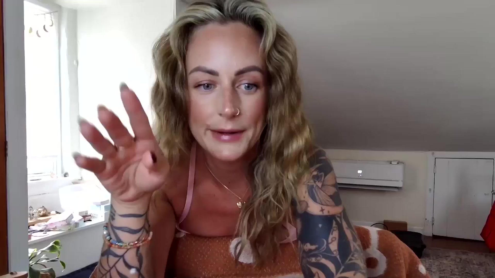 Lena_bee video thumbnail