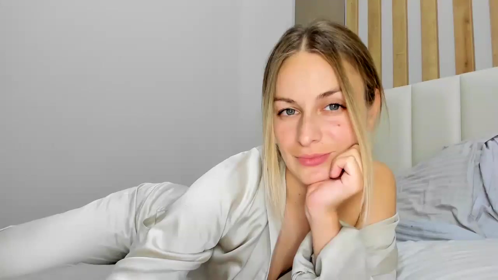 regular_girl video thumbnail