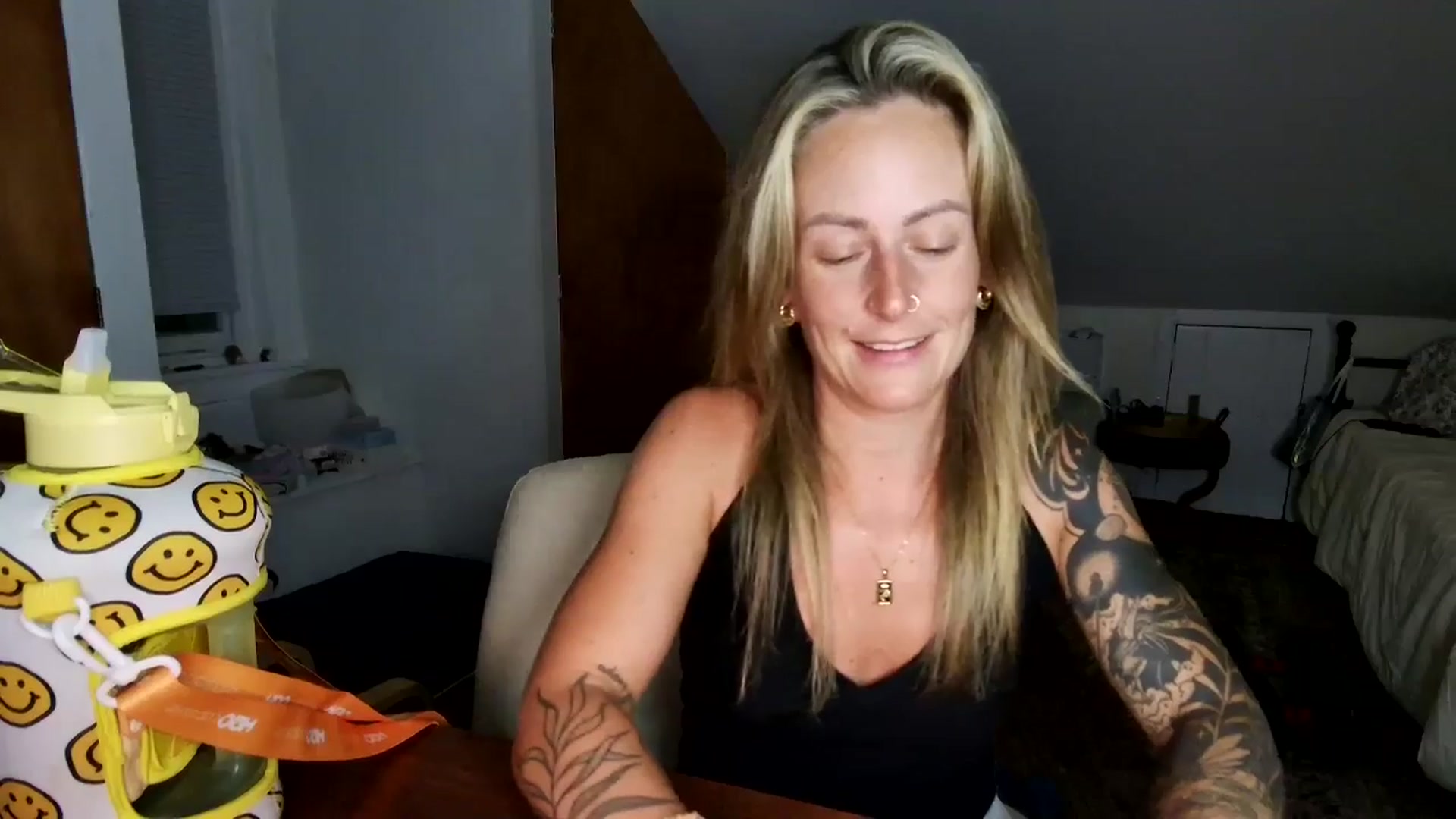 Lena_bee video thumbnail