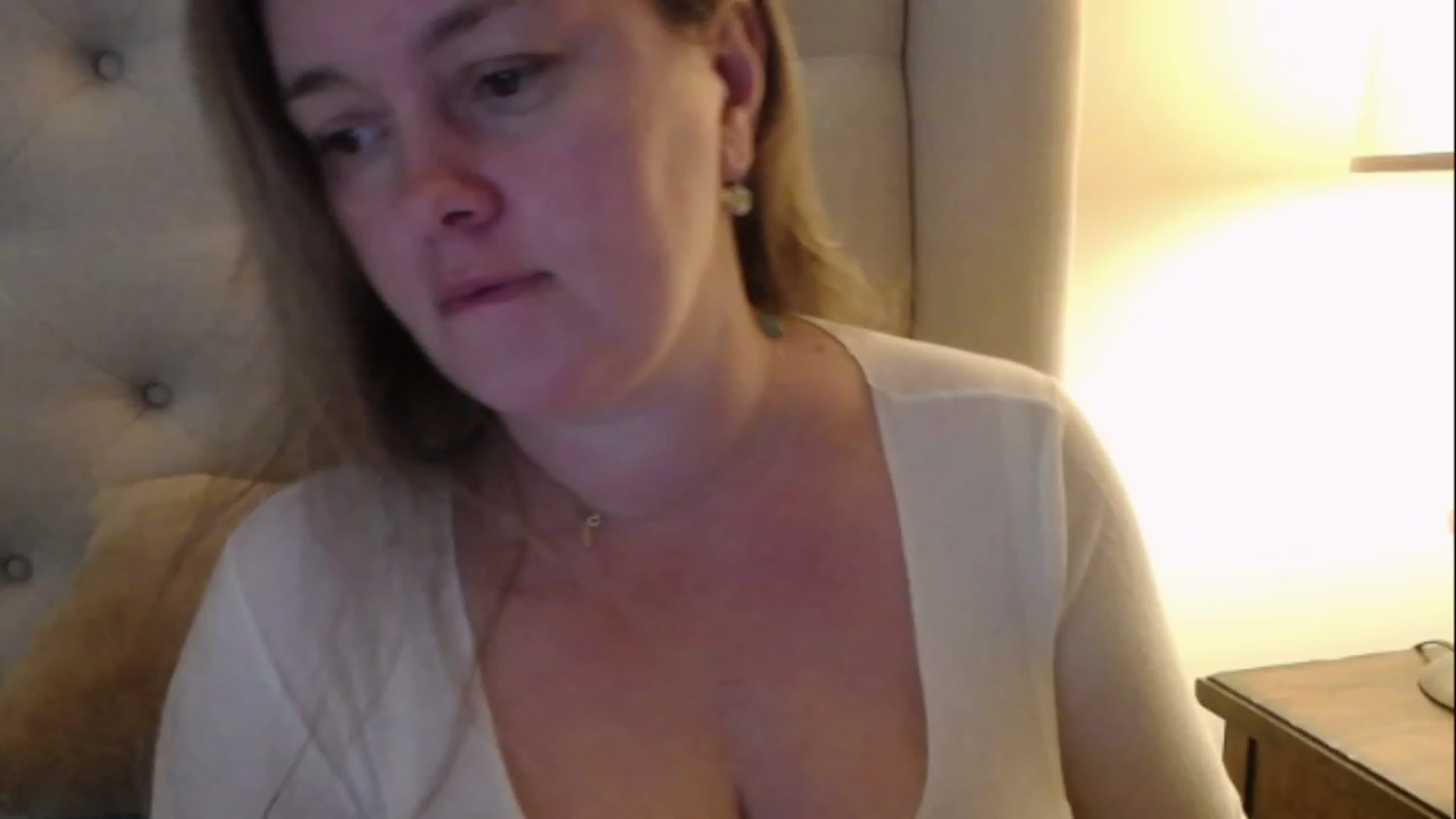 J0llye video thumbnail
