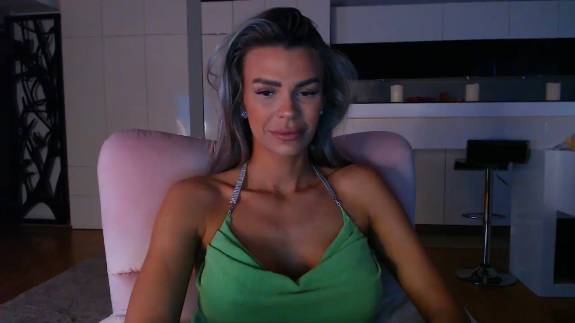 D_y_y video thumbnail