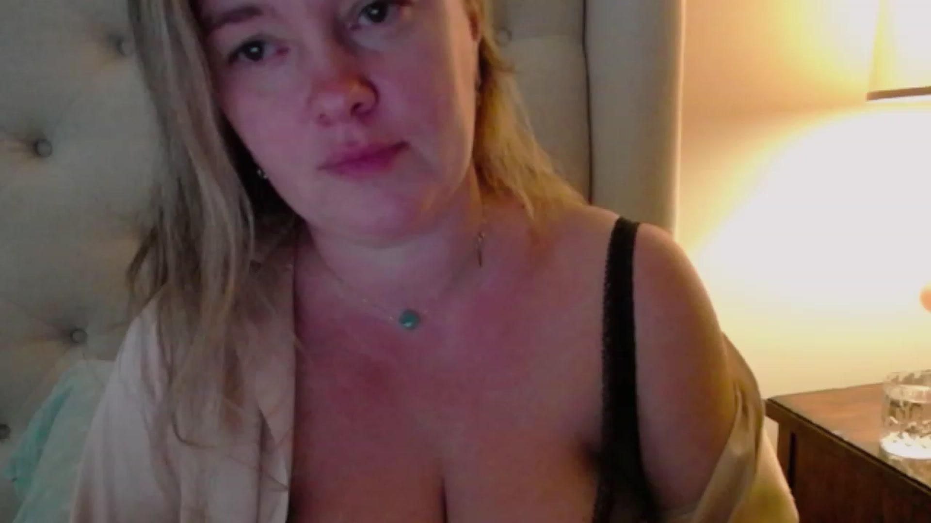 J0llye video thumbnail