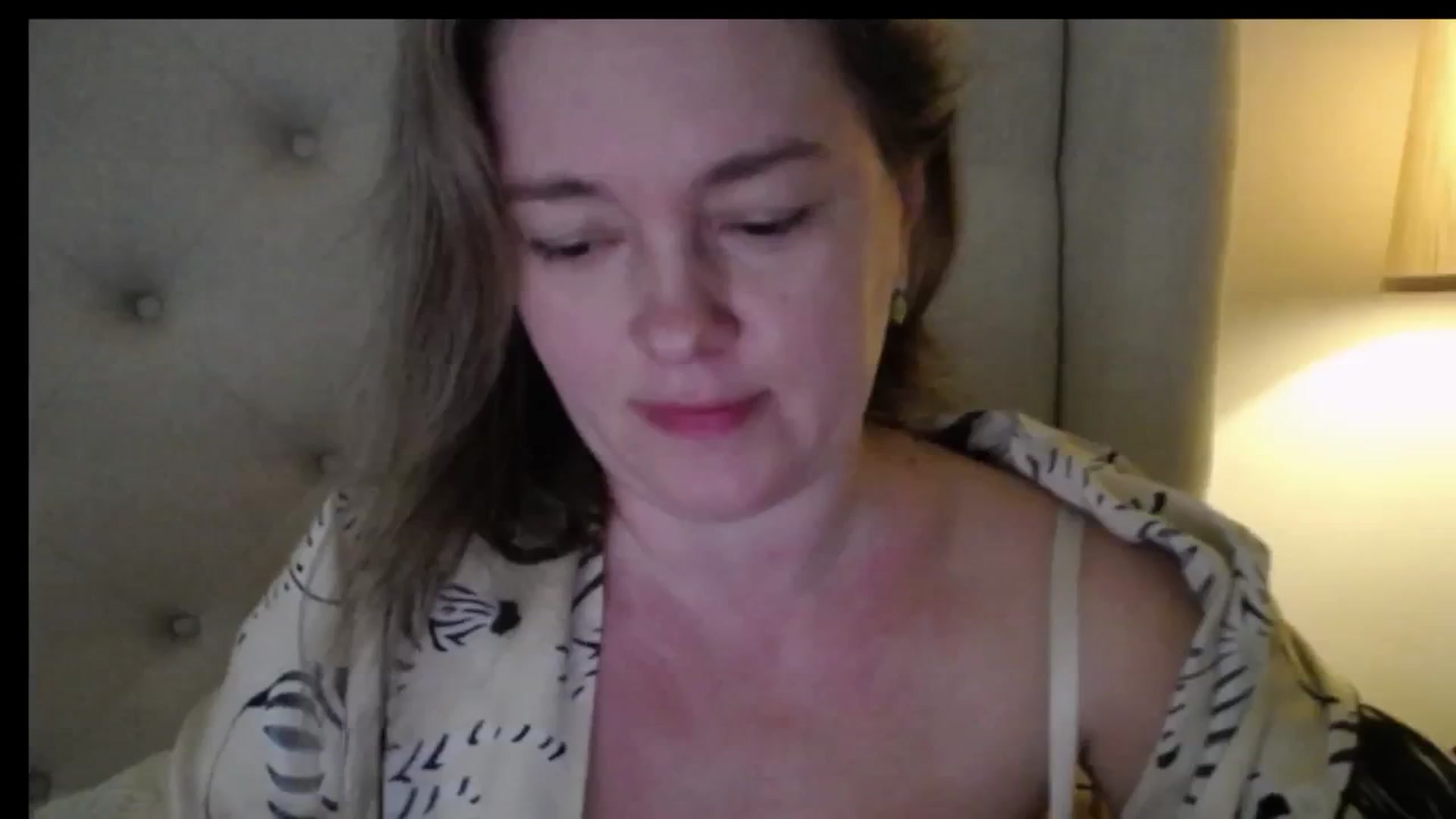 J0llye video thumbnail