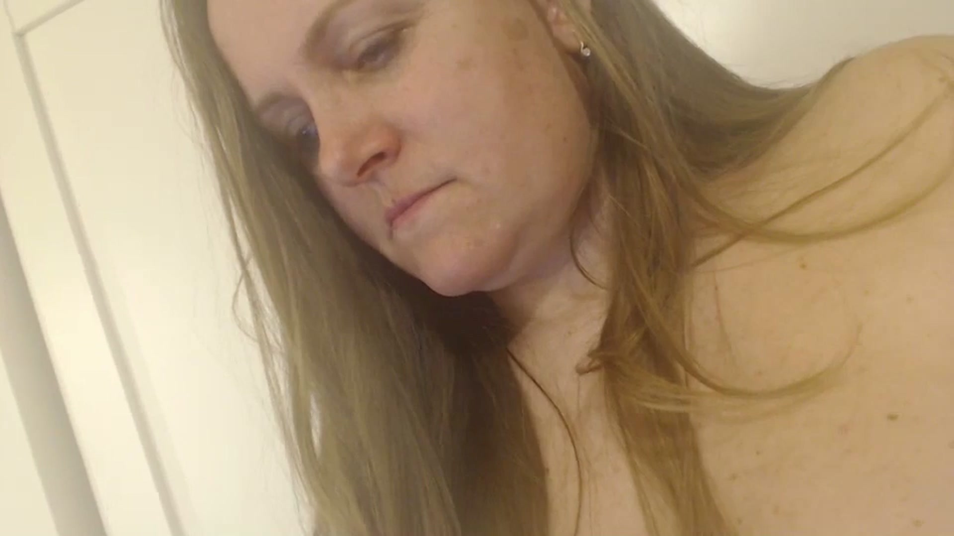 JustLily video thumbnail
