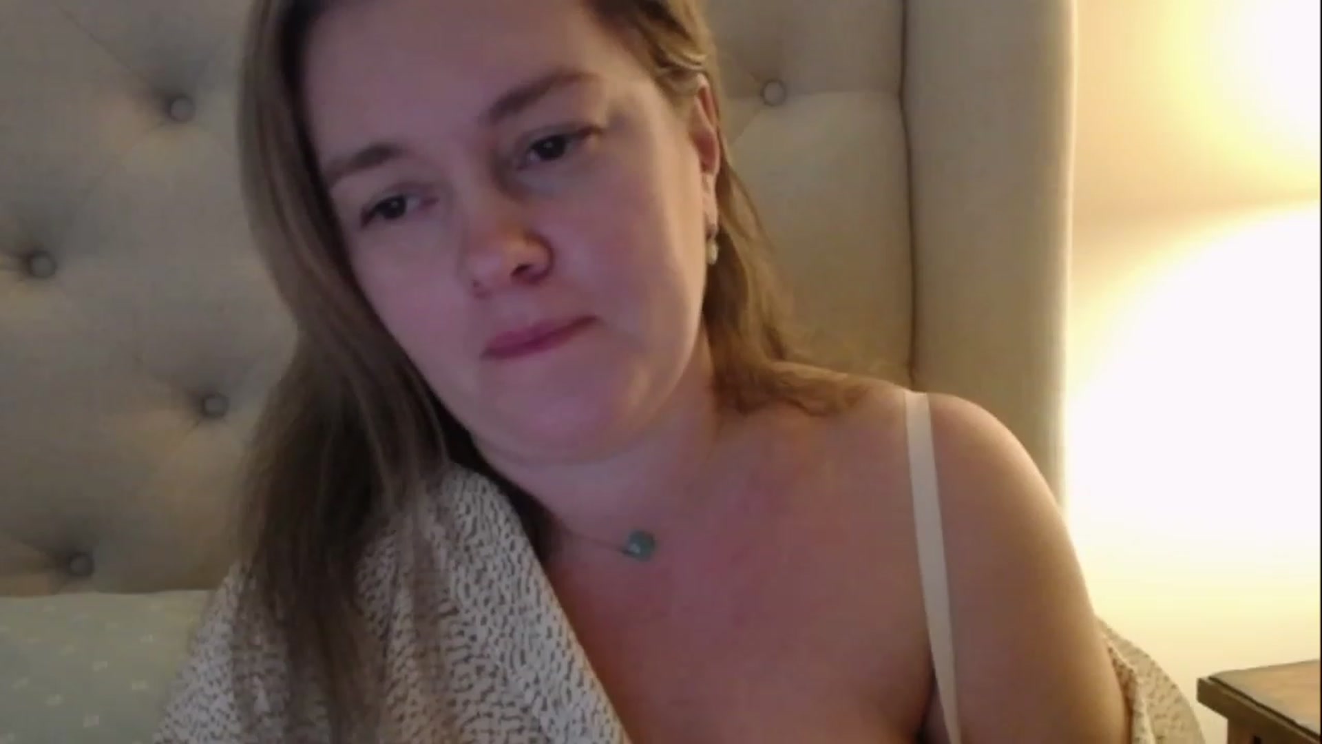 J0llye video thumbnail