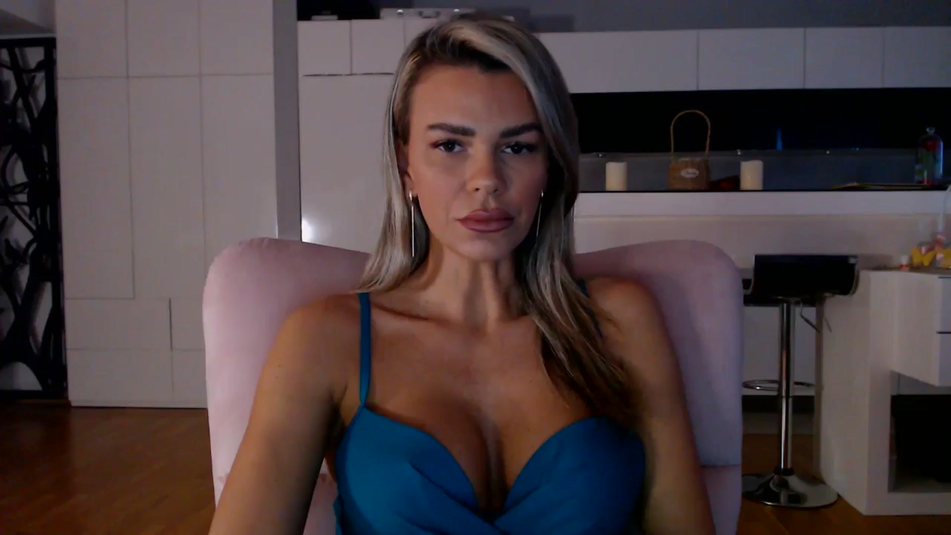 D_y_y video thumbnail