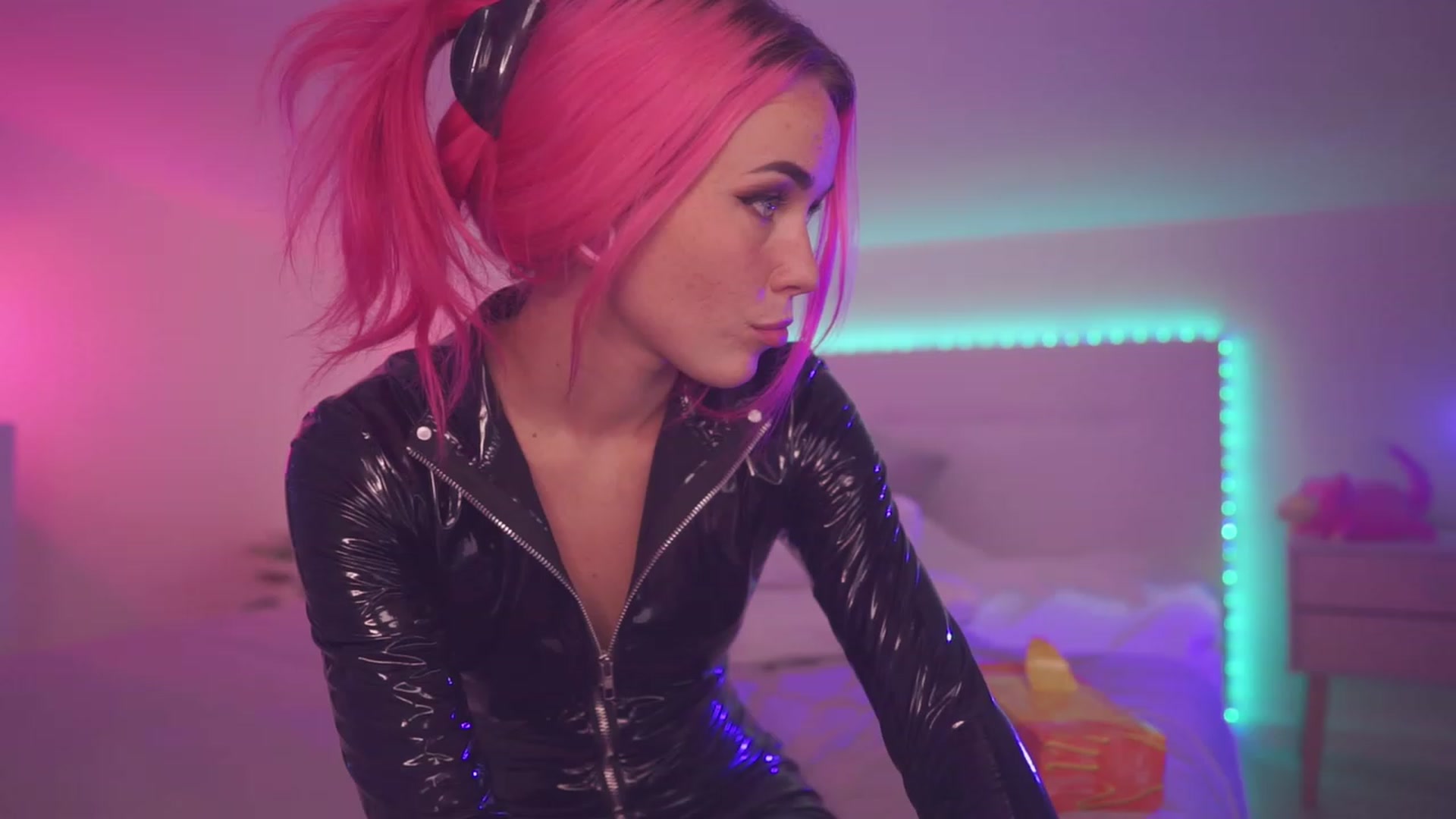 Sarah_Pink video thumbnail