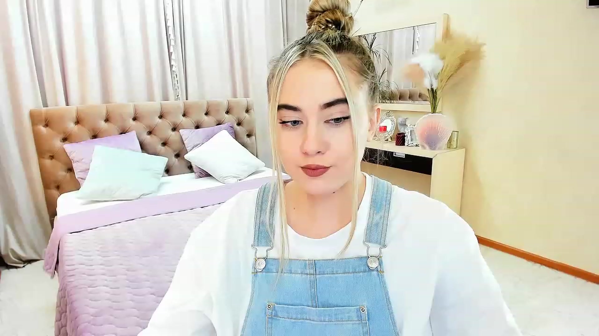 Auroraa__ video thumbnail