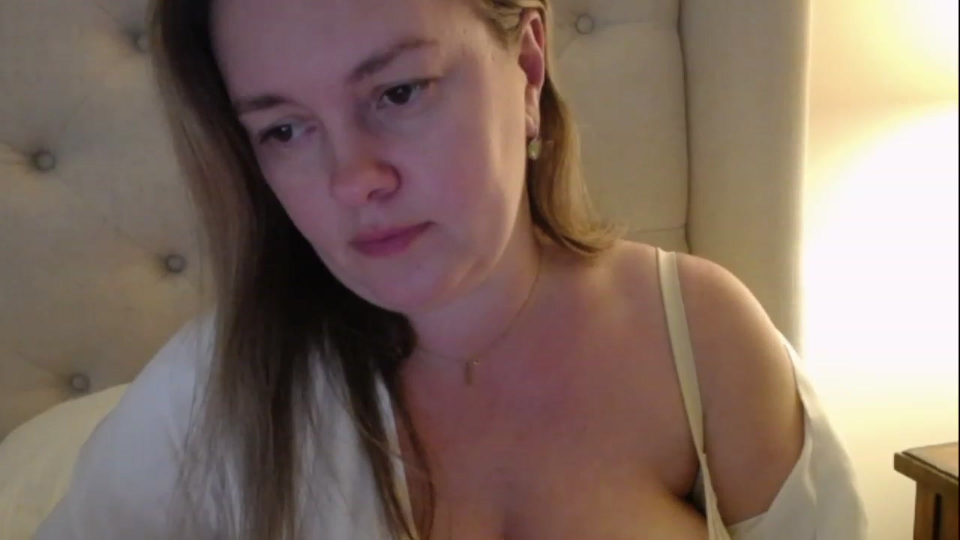 J0llye video thumbnail