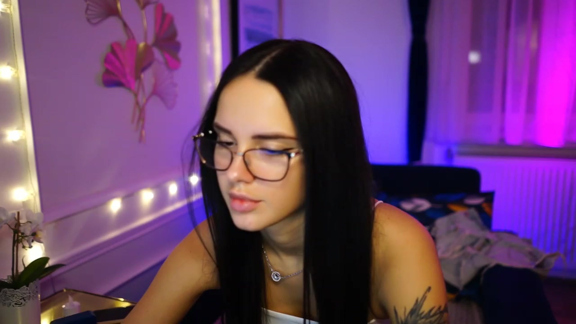 cinnabellee video thumbnail