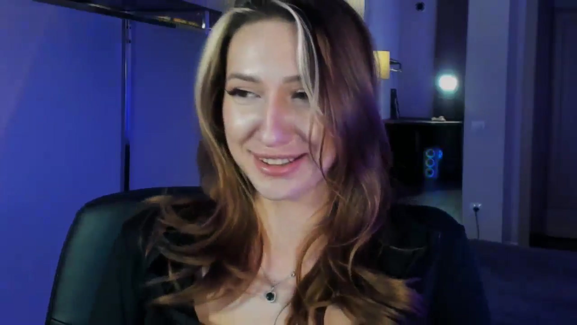 LovelyGin video thumbnail