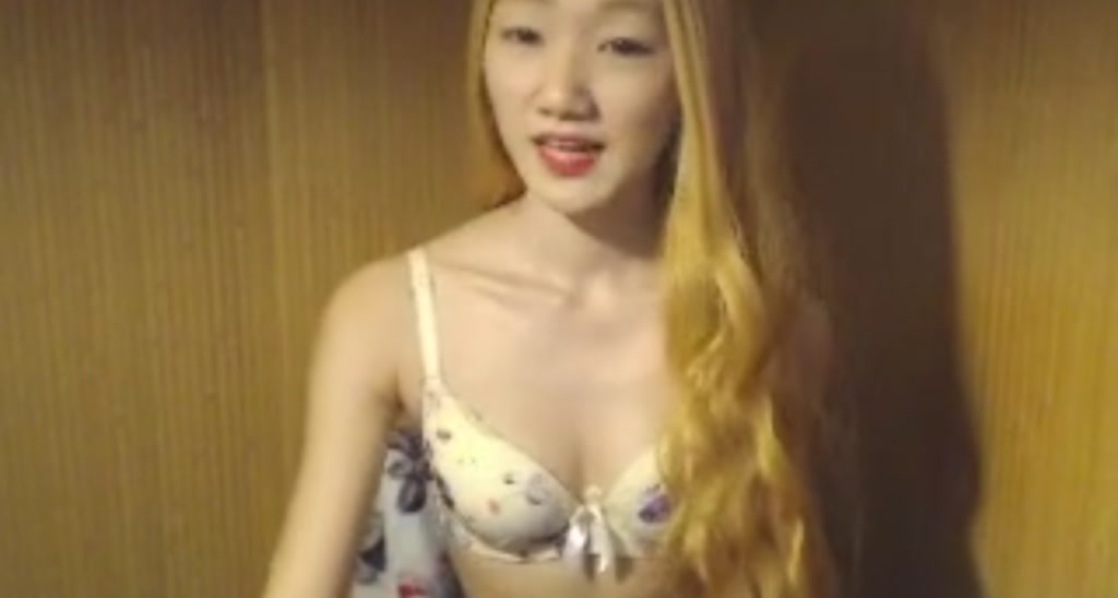 FoxyHyuna video thumbnail