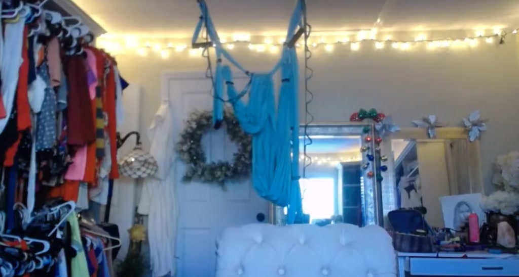 Skye_Evans_ video thumbnail