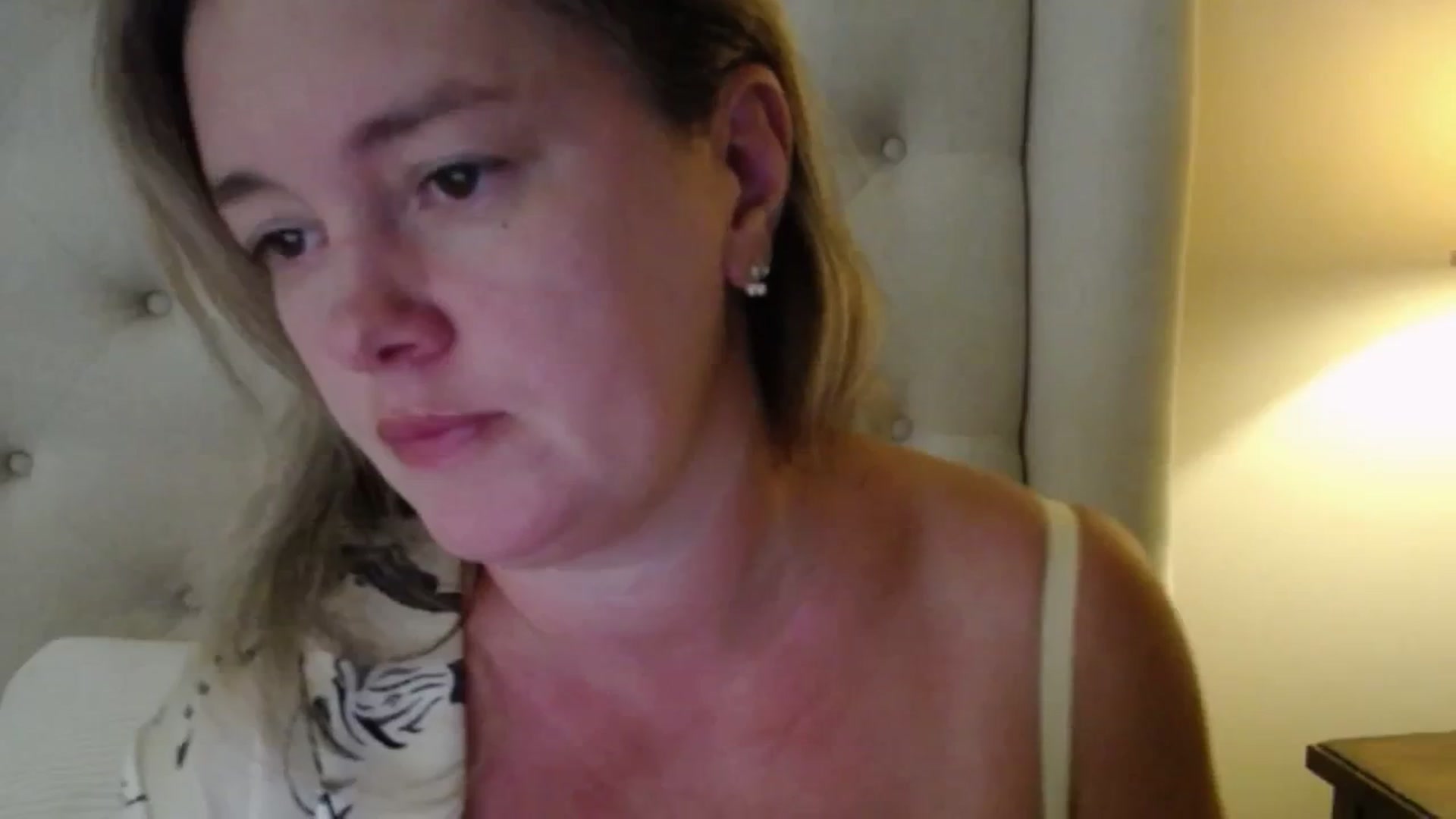 J0llye video thumbnail