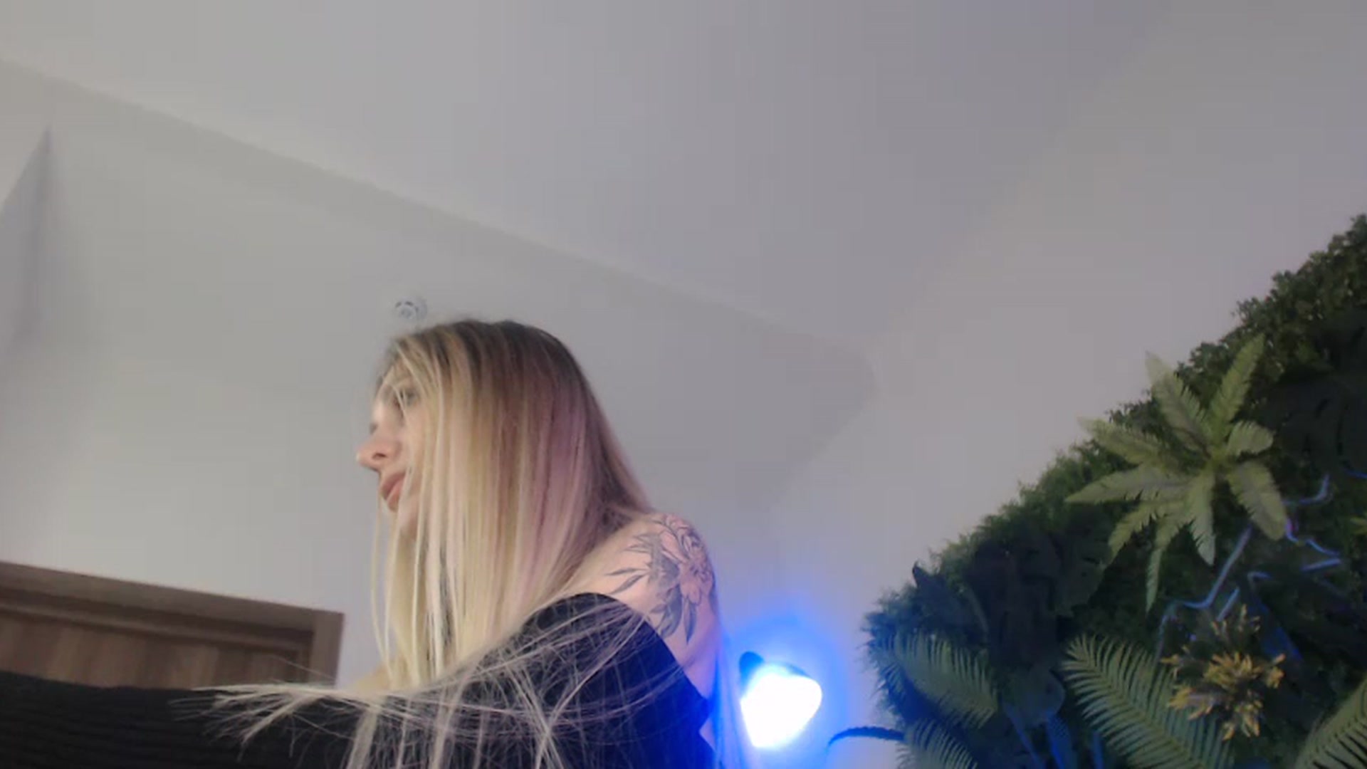 Horny_Blond video thumbnail