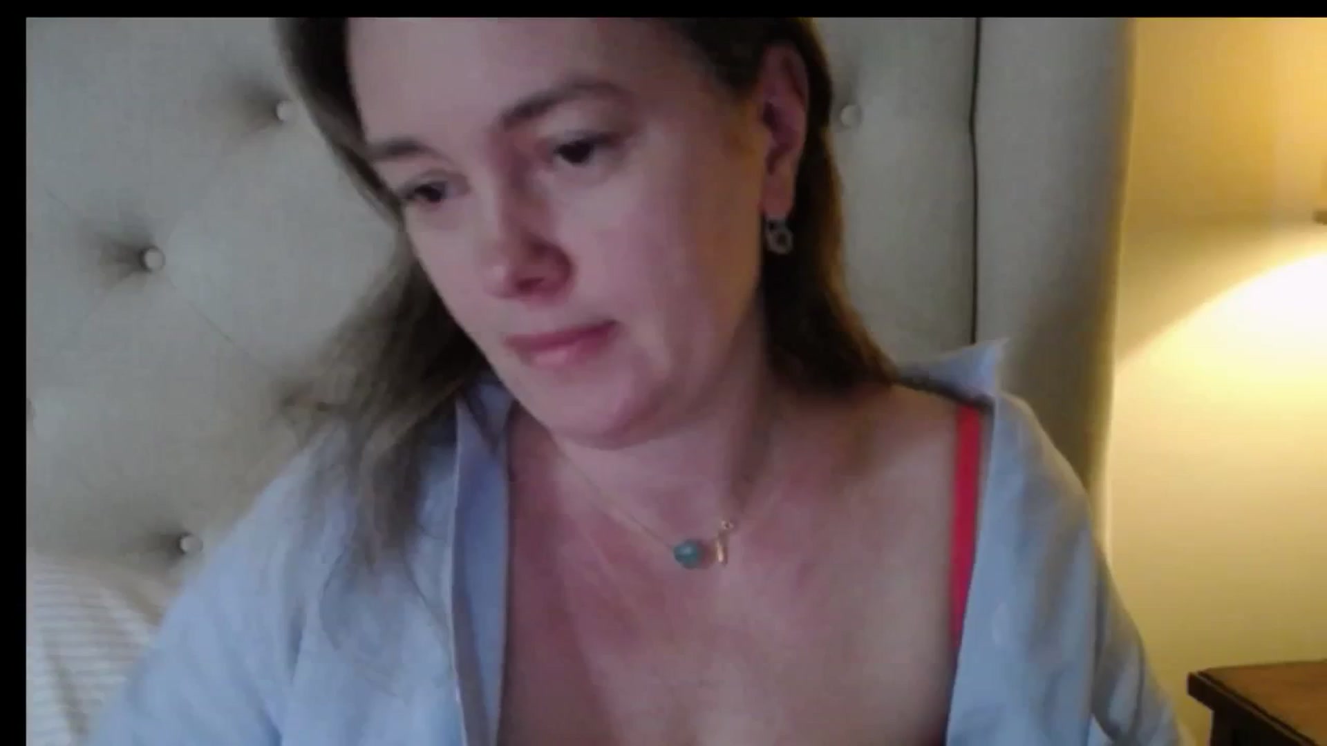J0llye video thumbnail