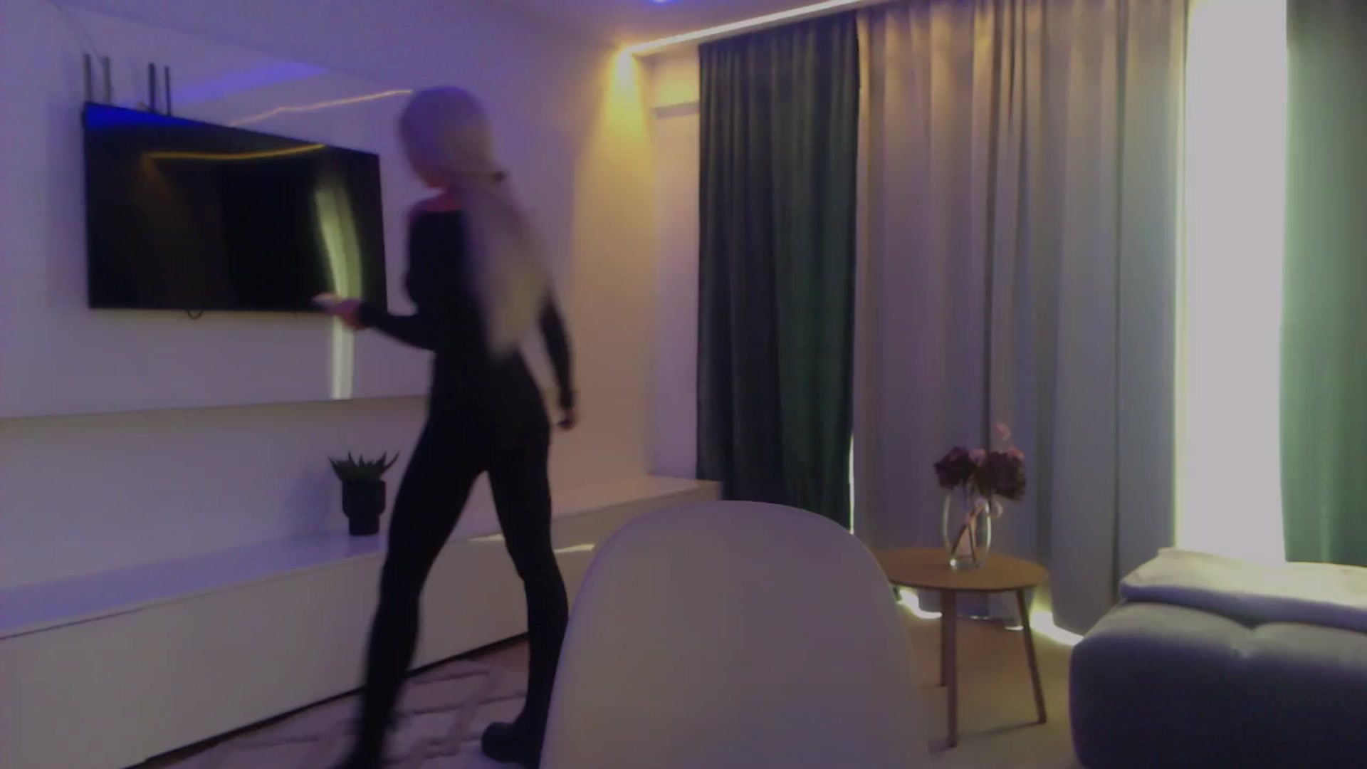 Qu33n video thumbnail