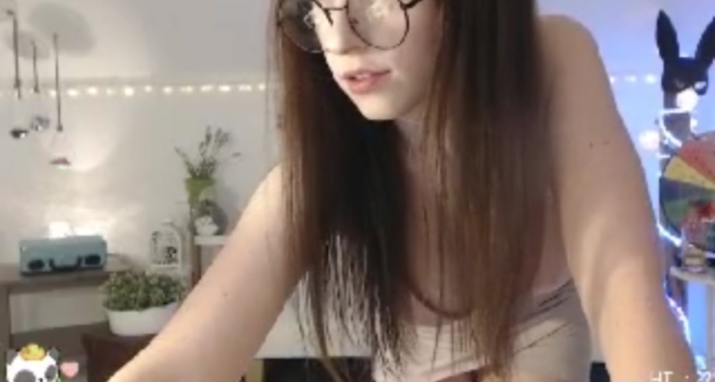 DearLilou video thumbnail
