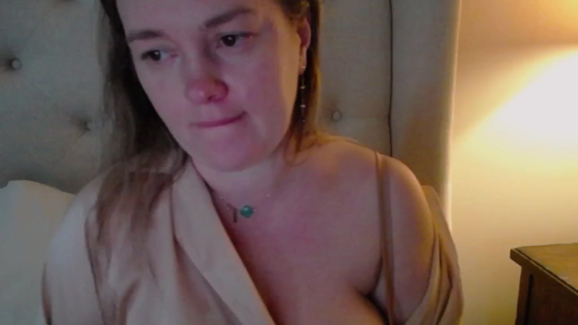 J0llye video thumbnail