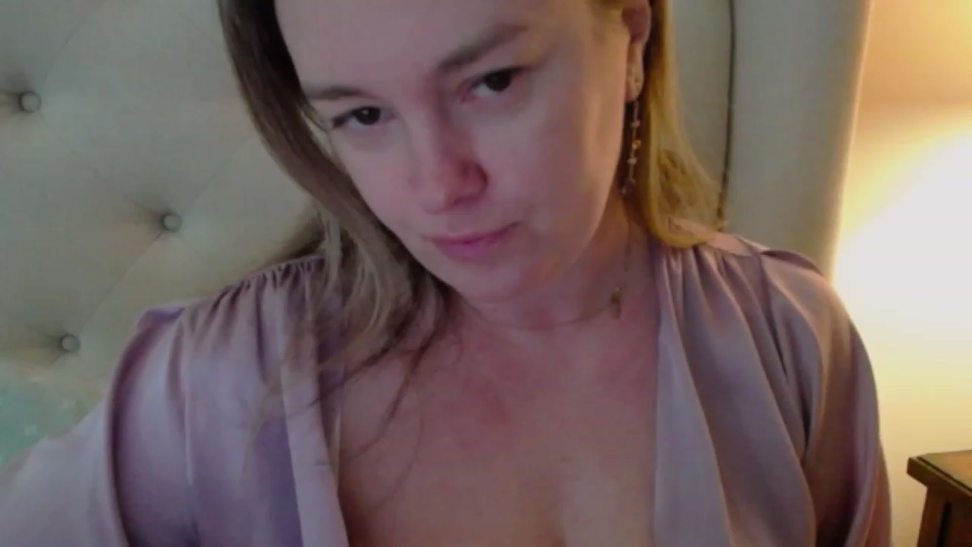 J0llye video thumbnail