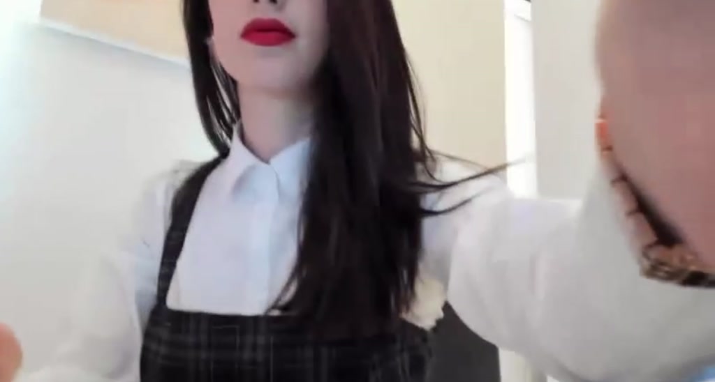 ElleL_ video thumbnail