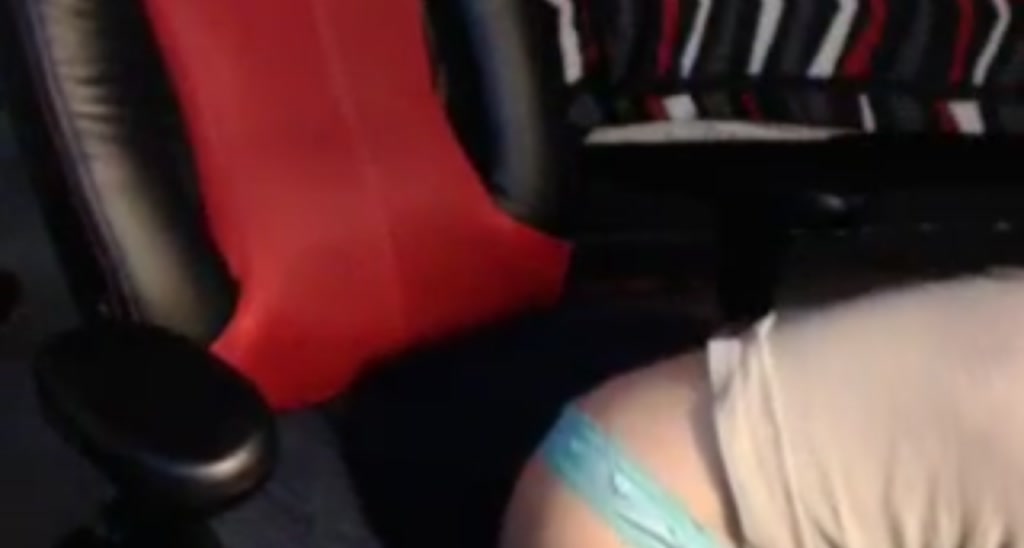 QueenEllie video thumbnail