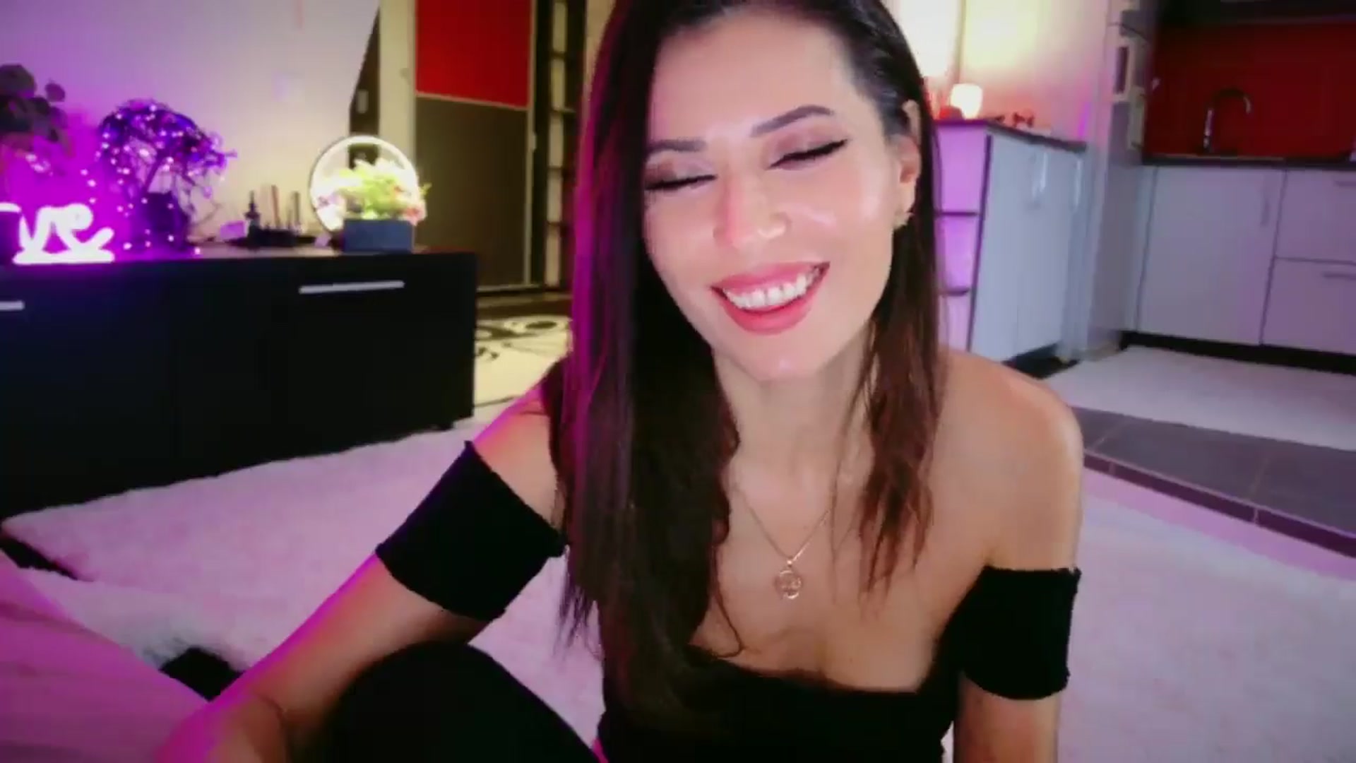 SmileyTinaa video thumbnail