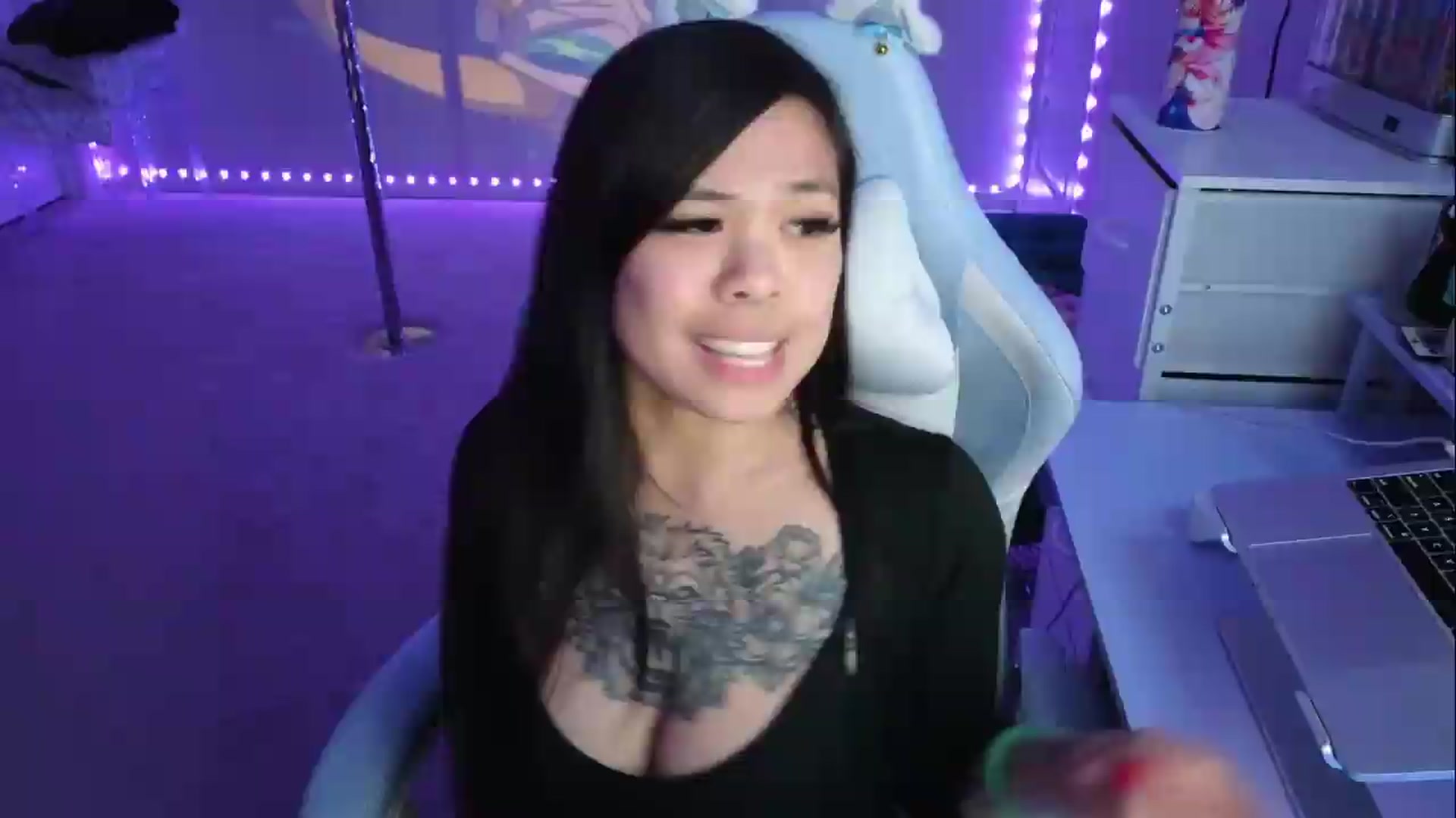 dolllface video thumbnail