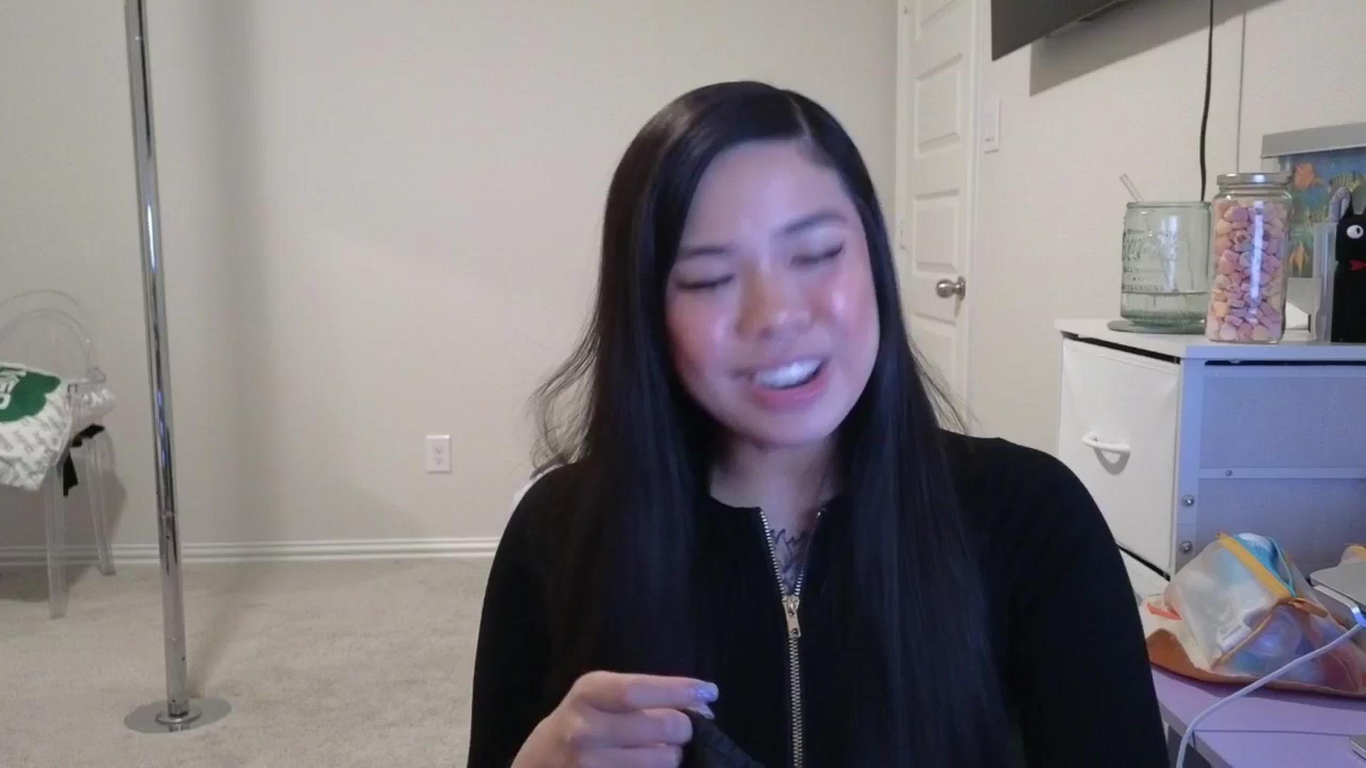 dolllface video thumbnail