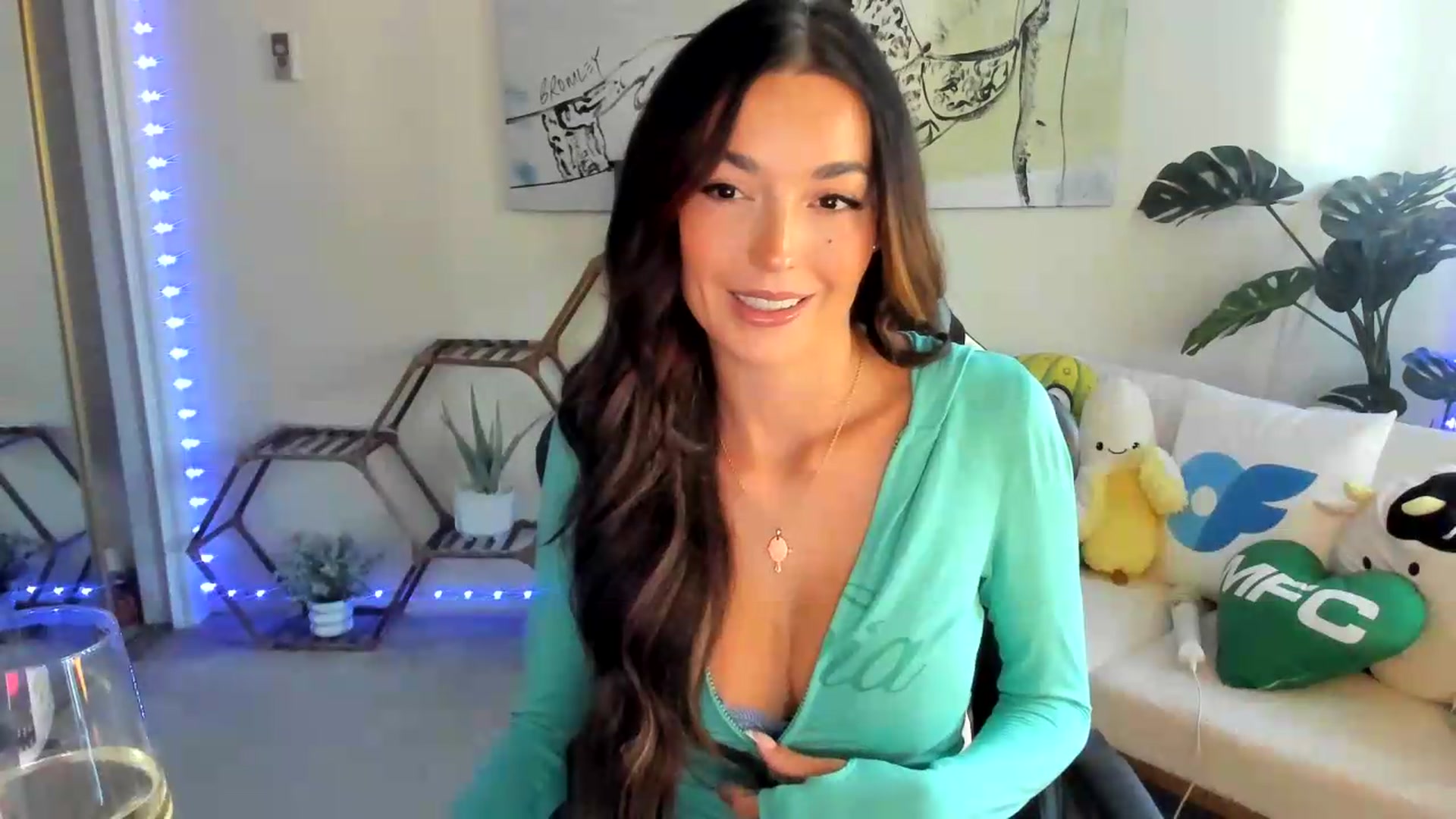 badgalsisi video thumbnail