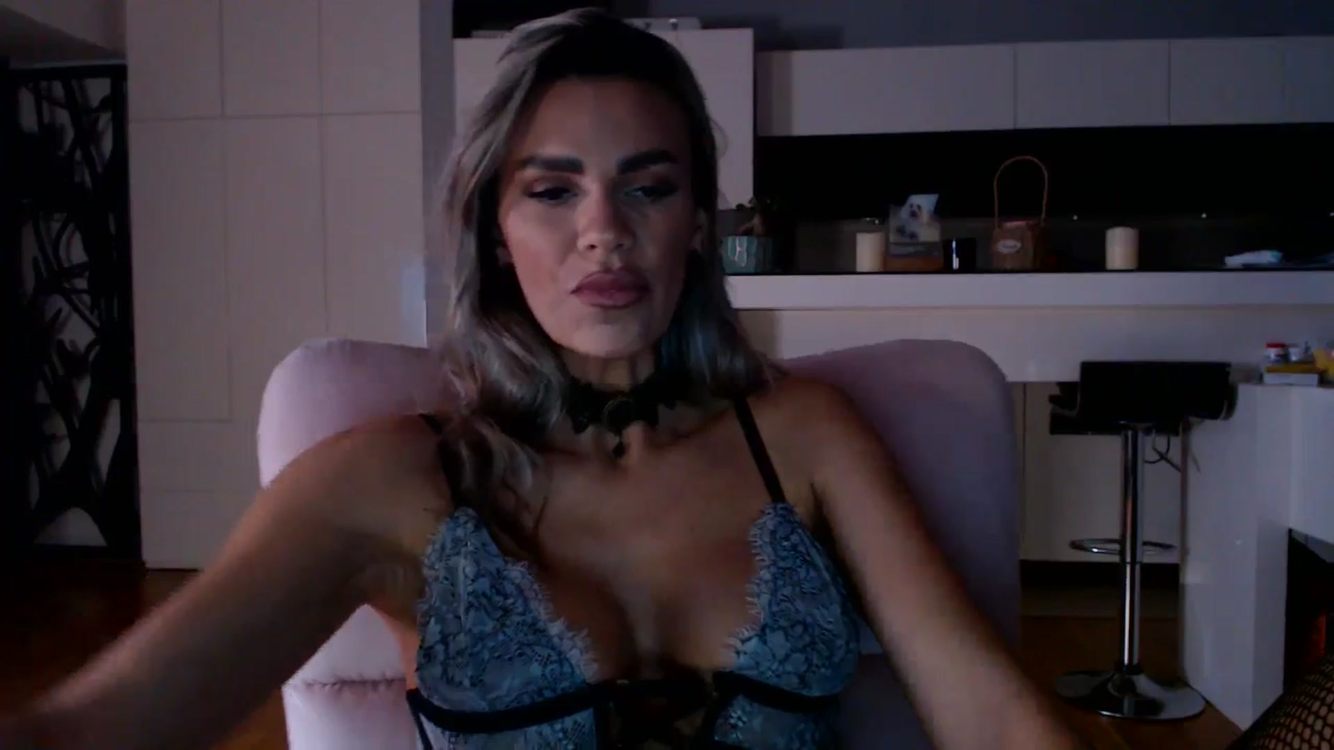 D_y_y video thumbnail