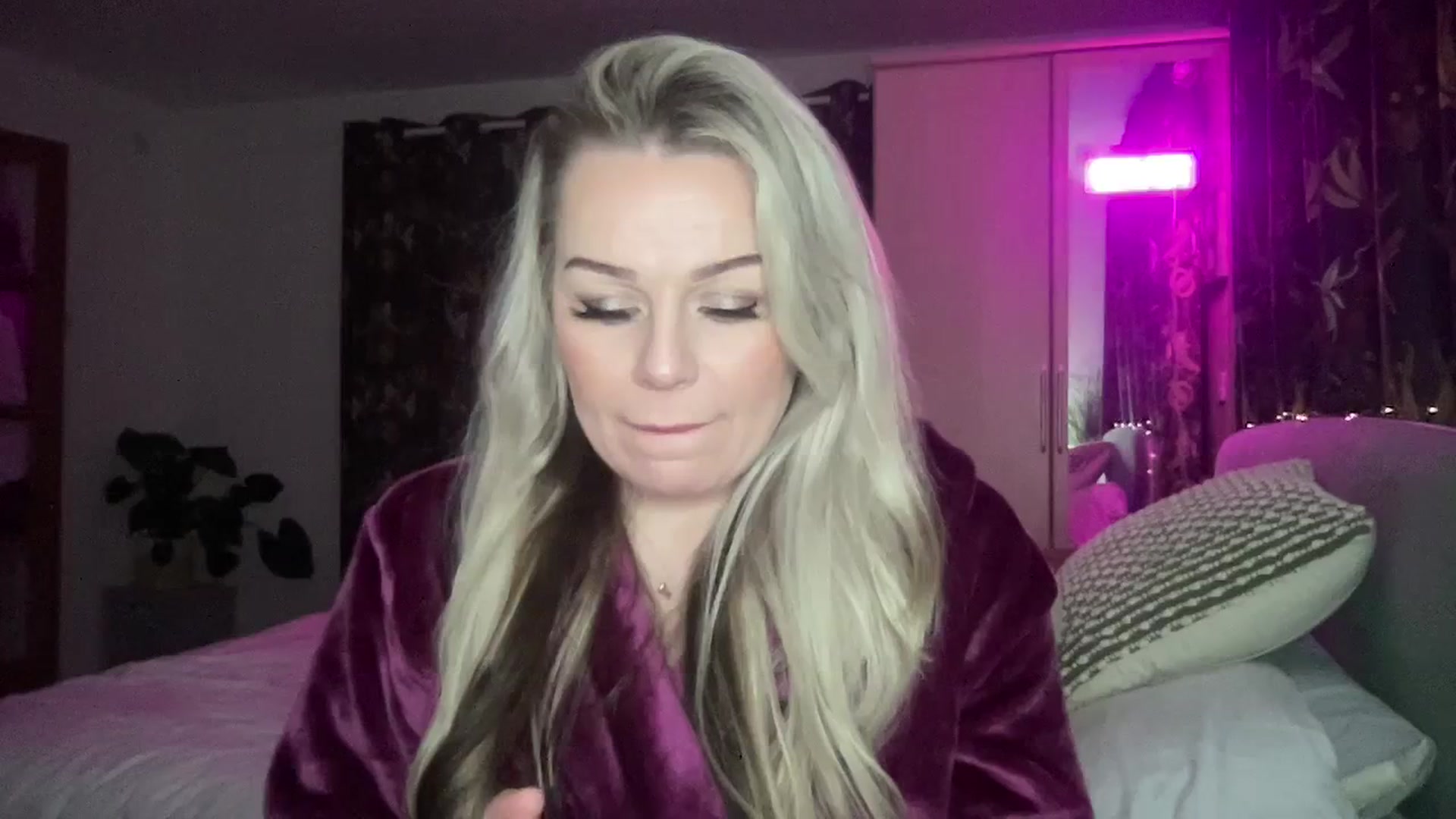 LaraLaughs video thumbnail