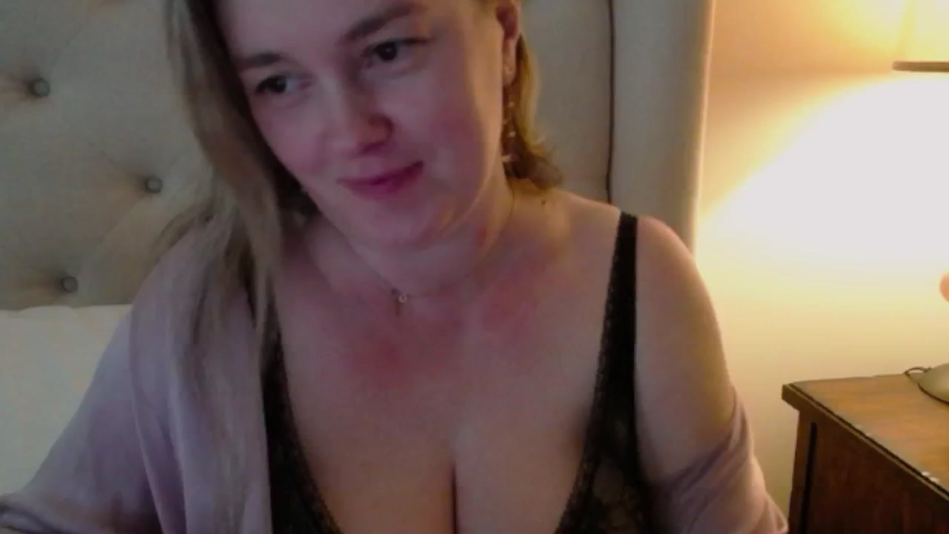 J0llye video thumbnail