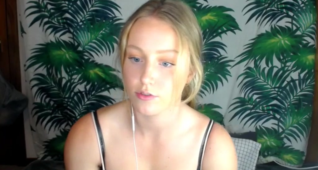 SurferGirlxo video thumbnail