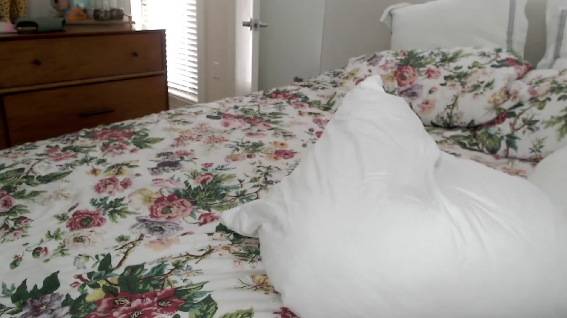 Officialelsa video thumbnail