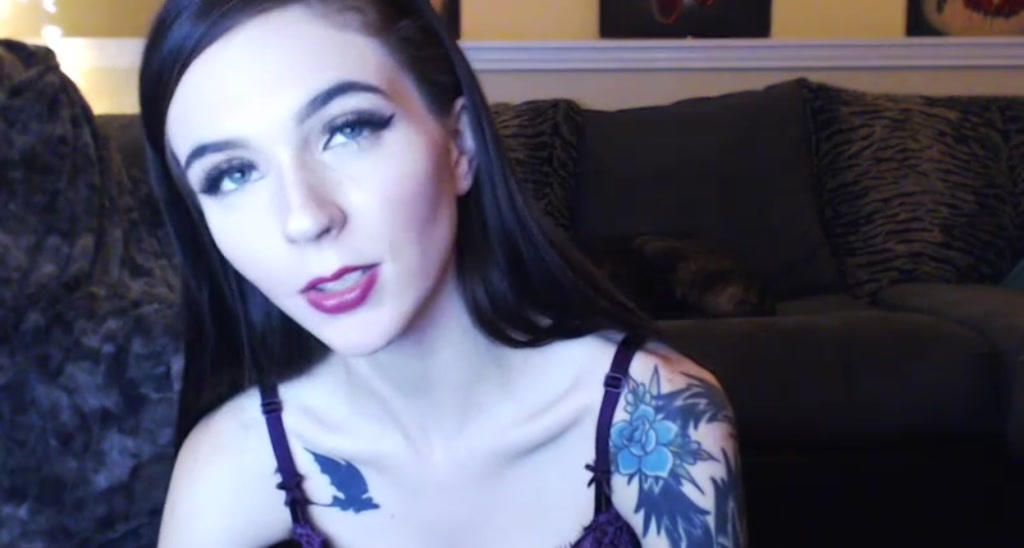 LaraLou video thumbnail
