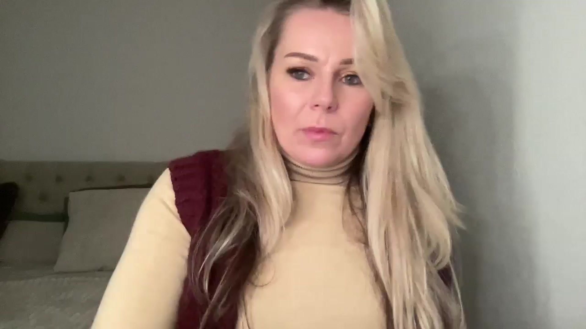 LarasDen video thumbnail