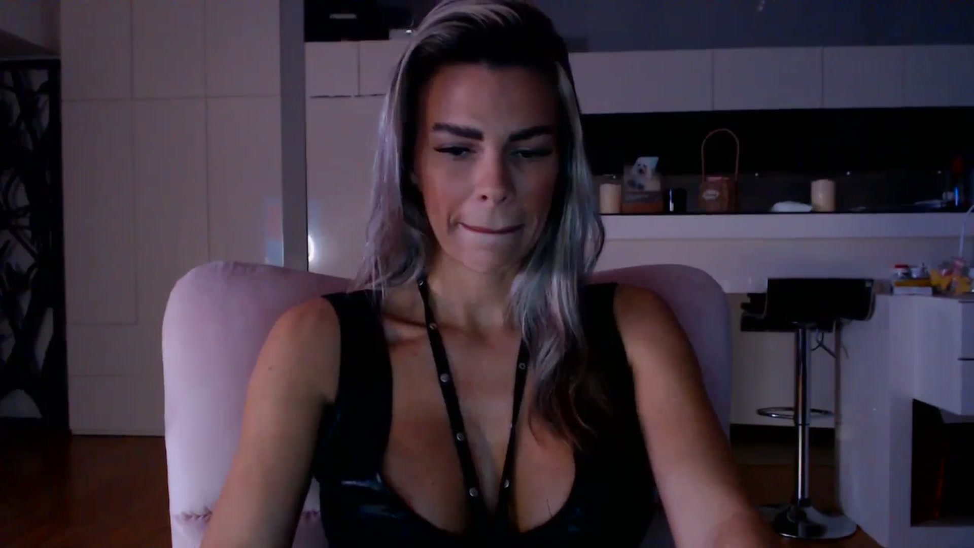 D_y_y video thumbnail