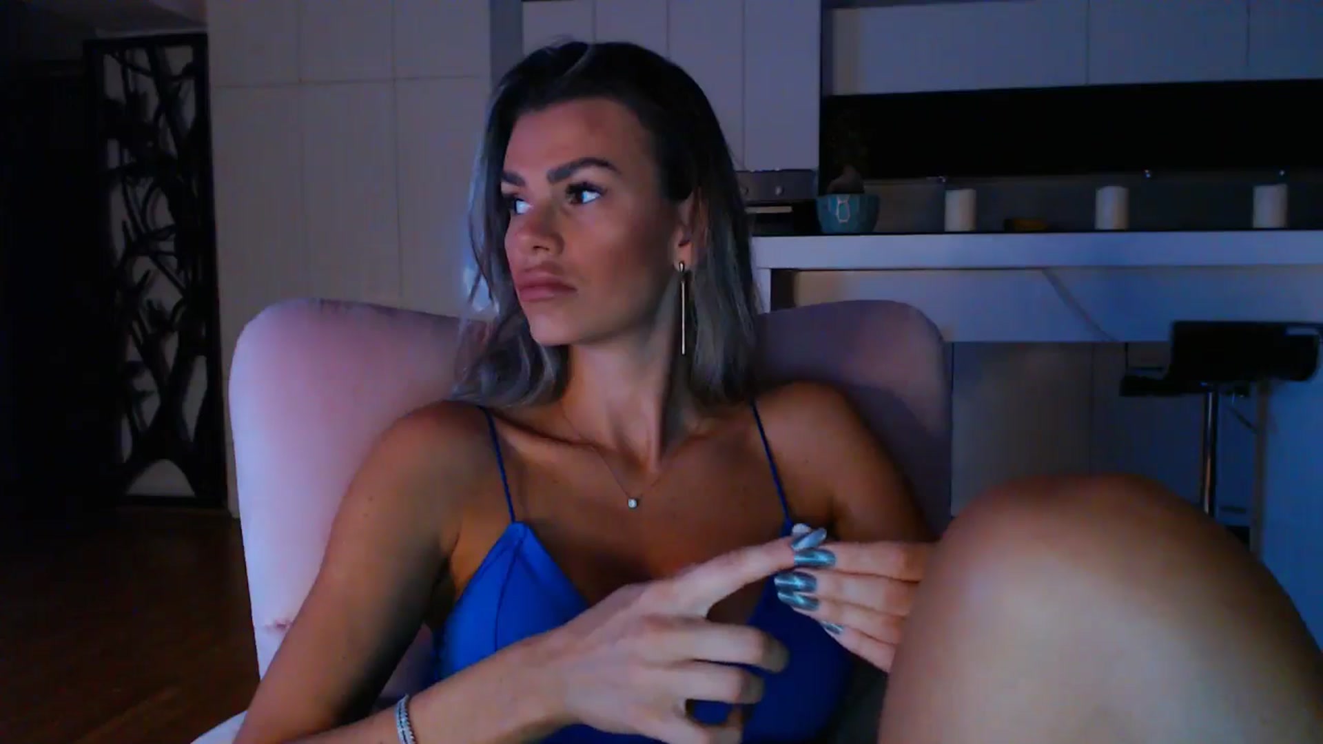 D_y_y video thumbnail
